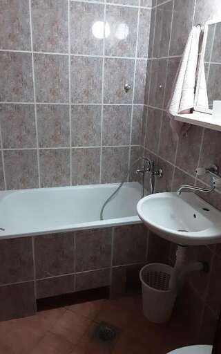 Апартаменты Studio apartmani Milica i Marijana Бечичи Апартаменты с 2 спальнями-12