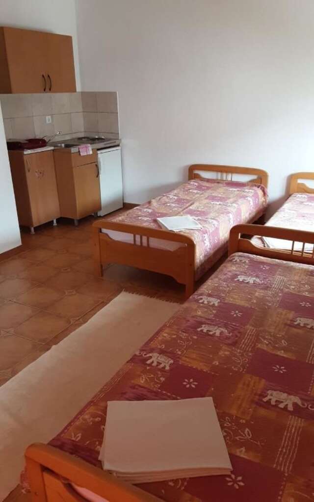 Апартаменты Studio apartmani Milica i Marijana Бечичи-19